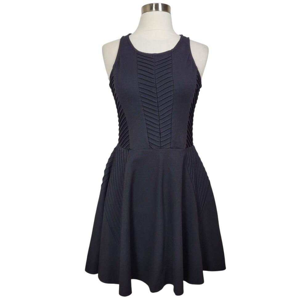 Parker Fay Pintuck Ponte Knit Black Sleeveless Classic LBD Skater Dress Small